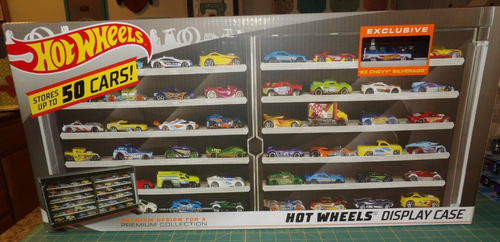Hot Wheels 2018 Display Case with Included Exclusive ‘83 Chevy Silverado