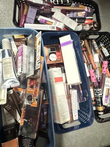 Lot 195pcs New and Sealed Makeup - Various Brands | Wholesaler | Cosmetics - Photo 2/2