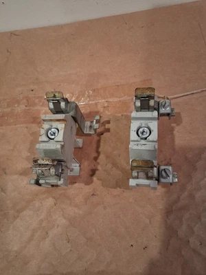 Set of 2 ANCHOR OR ZINSCO METER SOCKET 2810B 125 AMP MAX. 120/240V. - image 1 of 4