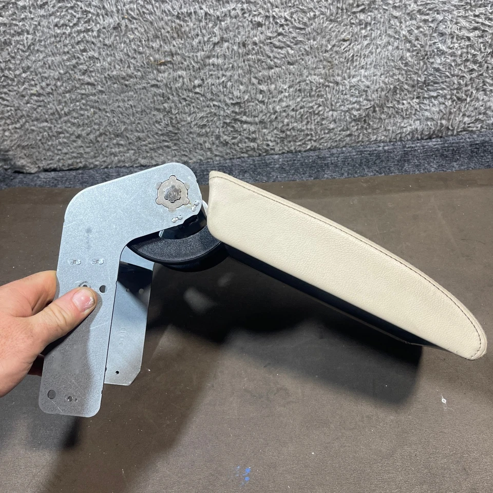 Volkswagen Tiguan 2009-2017 consola central cuero beige tapa reposabrazos deslizante Foto 4 de 4