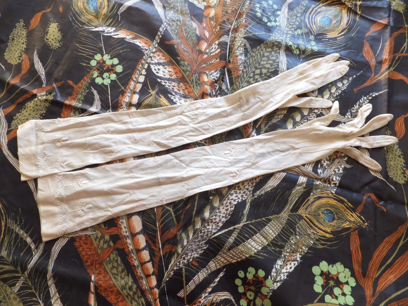 Kayser Silk Ladies Gloves Evening Opera Bridal Embroidered Buff SZ 6.5 NEW Rare