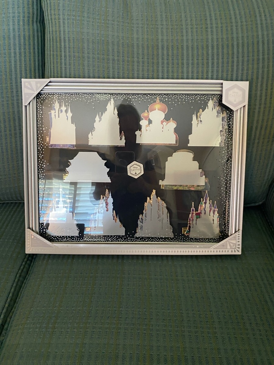 その他 Disney Castle Collection DisplayCase pin Disney Store Princess Castle Collection Pin Display Case
