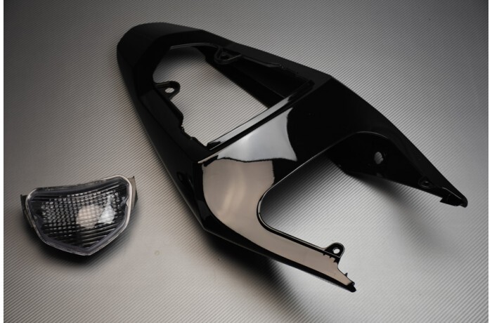 Coque arrière noire Suzuki GSXR 750 brisée : la solution avec feu stop clair