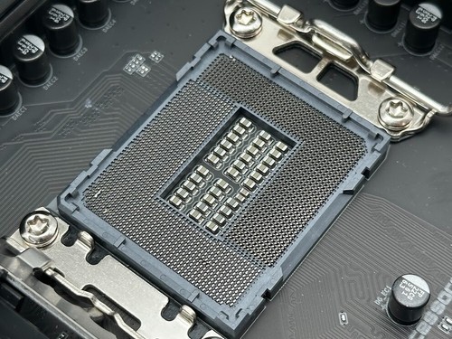 GIGABYTE Z790 GAMING X AX LGA 1700 Intel ATX Motherboard READ/FOR PARTS - Afbeelding 7 van 9