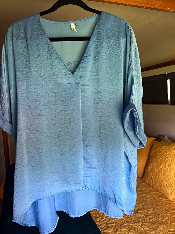 Glam Blue Solid Woven Polyester Pullover V-Neck Roll Tab Blouse Women’s L
