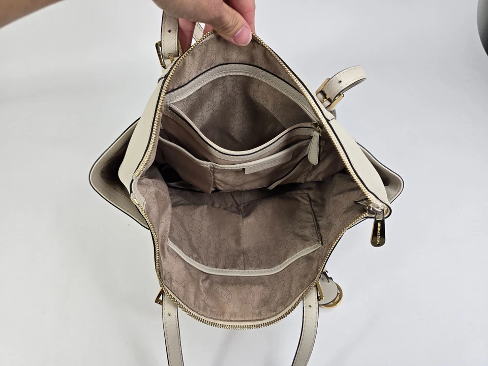 Michael Kors Bag Jet Set East West Large White Tote - Image 4 of 4