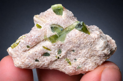 Natürlicher Turmalin Kristall Präparat Afghanistan Mineral Edelstein 13 Gramm