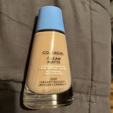 Covergirl Clean Matte Oil Control Liquid Foundation Oil Free 520 Creamy Natural