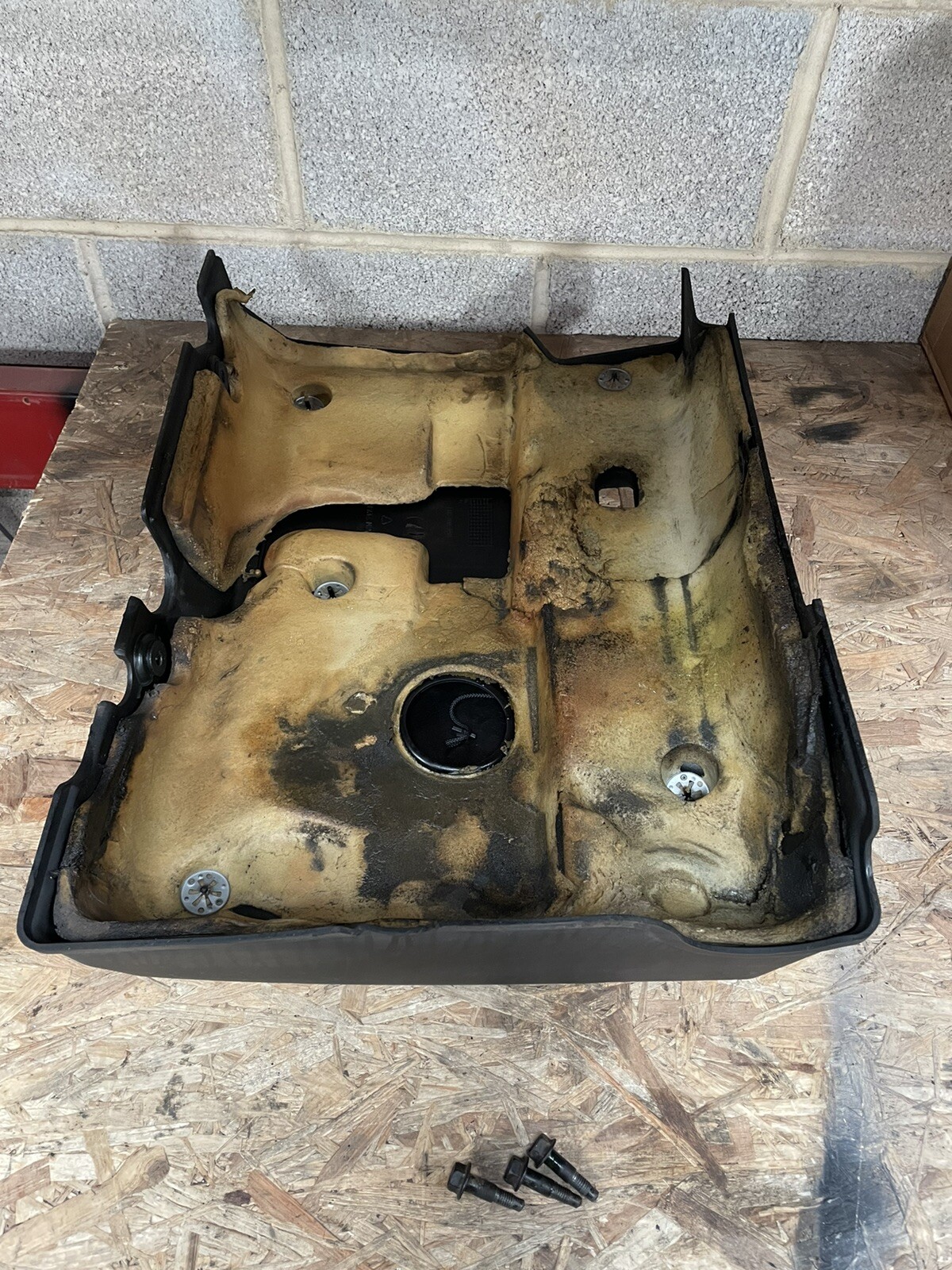 Land Rover Defender TD5 Engine Cover With Fixings Discovery 2 Td5 eBay