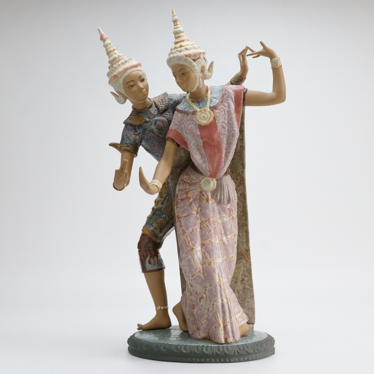 ペルー陶器製の男女神像　レプリカ Warrior Boy Figurine. Golden luster | Lladró® USA