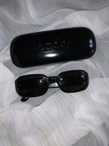 Black Gucci Sunglasses With Case (Vintage Luxury Fashion Great Condition) - Afbeelding 1 van 19