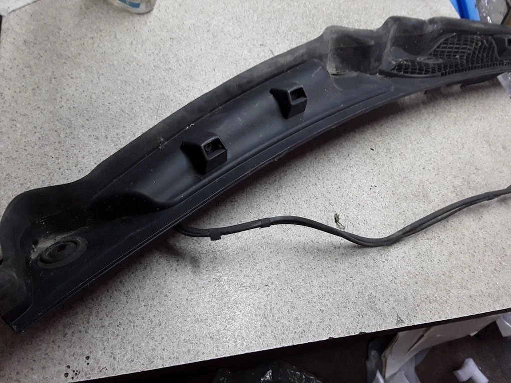 Mercedes-Benz E C207 W207 2017 Wiper trim A2078300713 KUN2698 | eBay