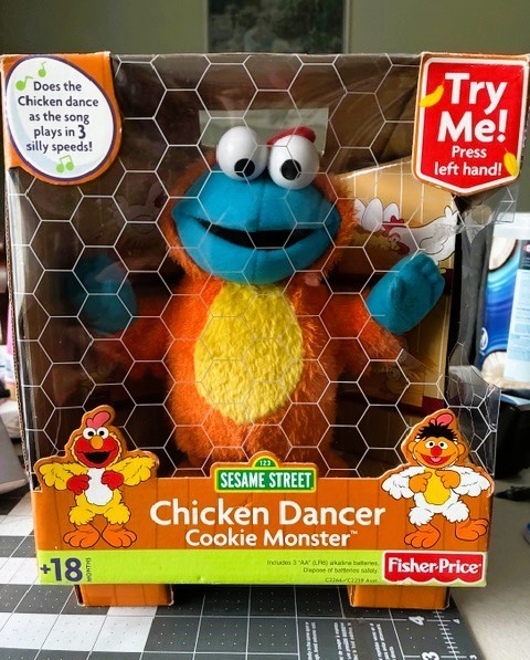 Fisher Price Sesame Street Cookie Monster Chicken Dancer  Toy 2003 Working