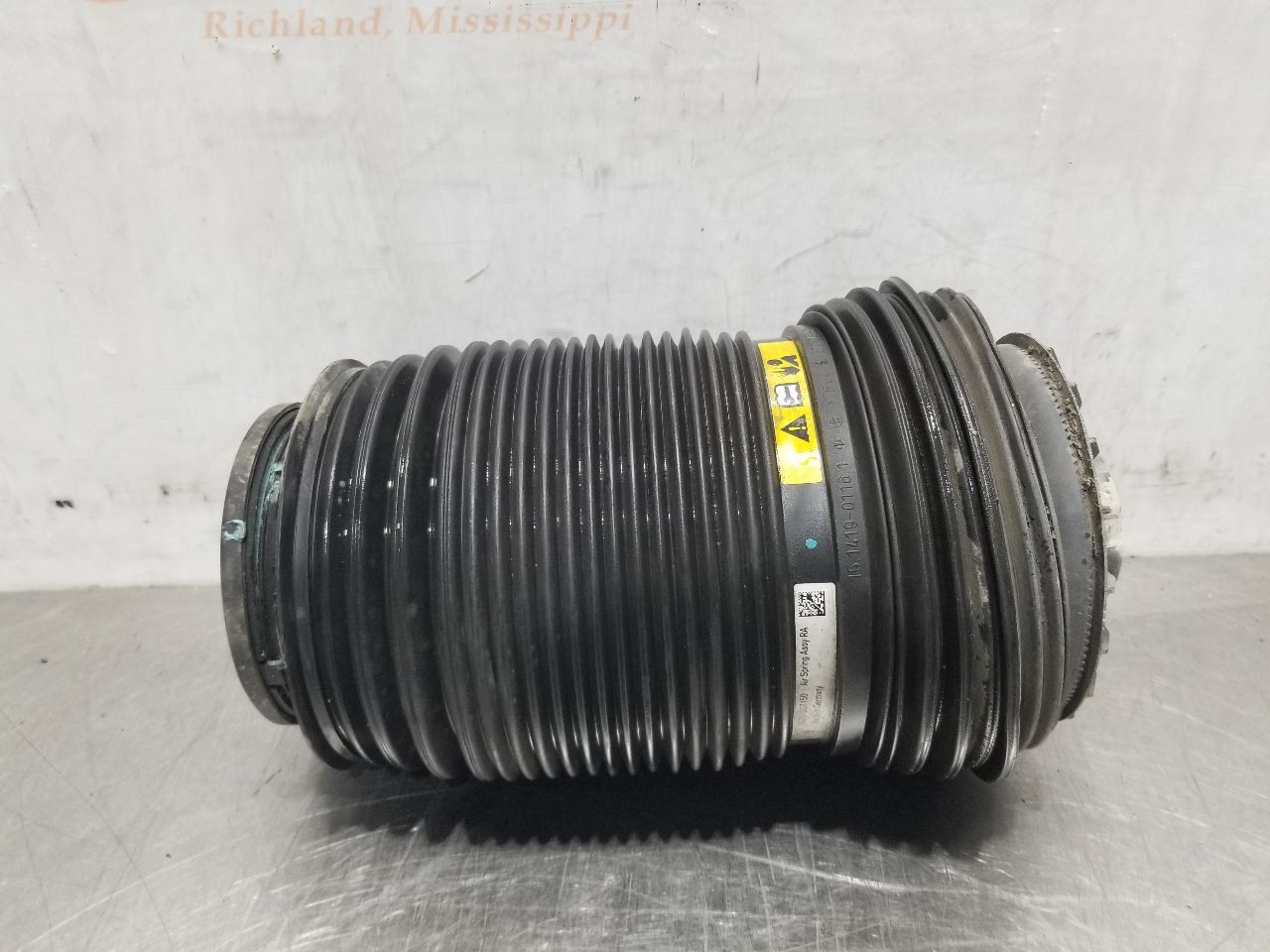 Maserati Levante 2022-2022 REAR+LEFT Air spring