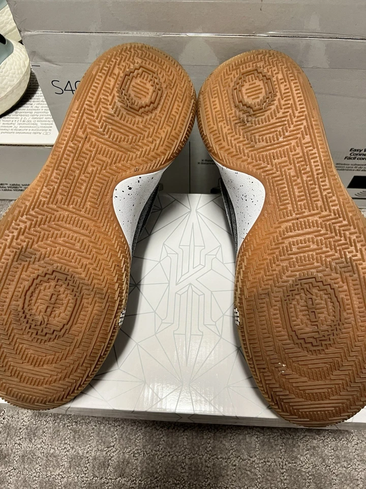 Nike kyrie Low “Uncle Drew” Size 11.5 Men’s - Image 4 of 4