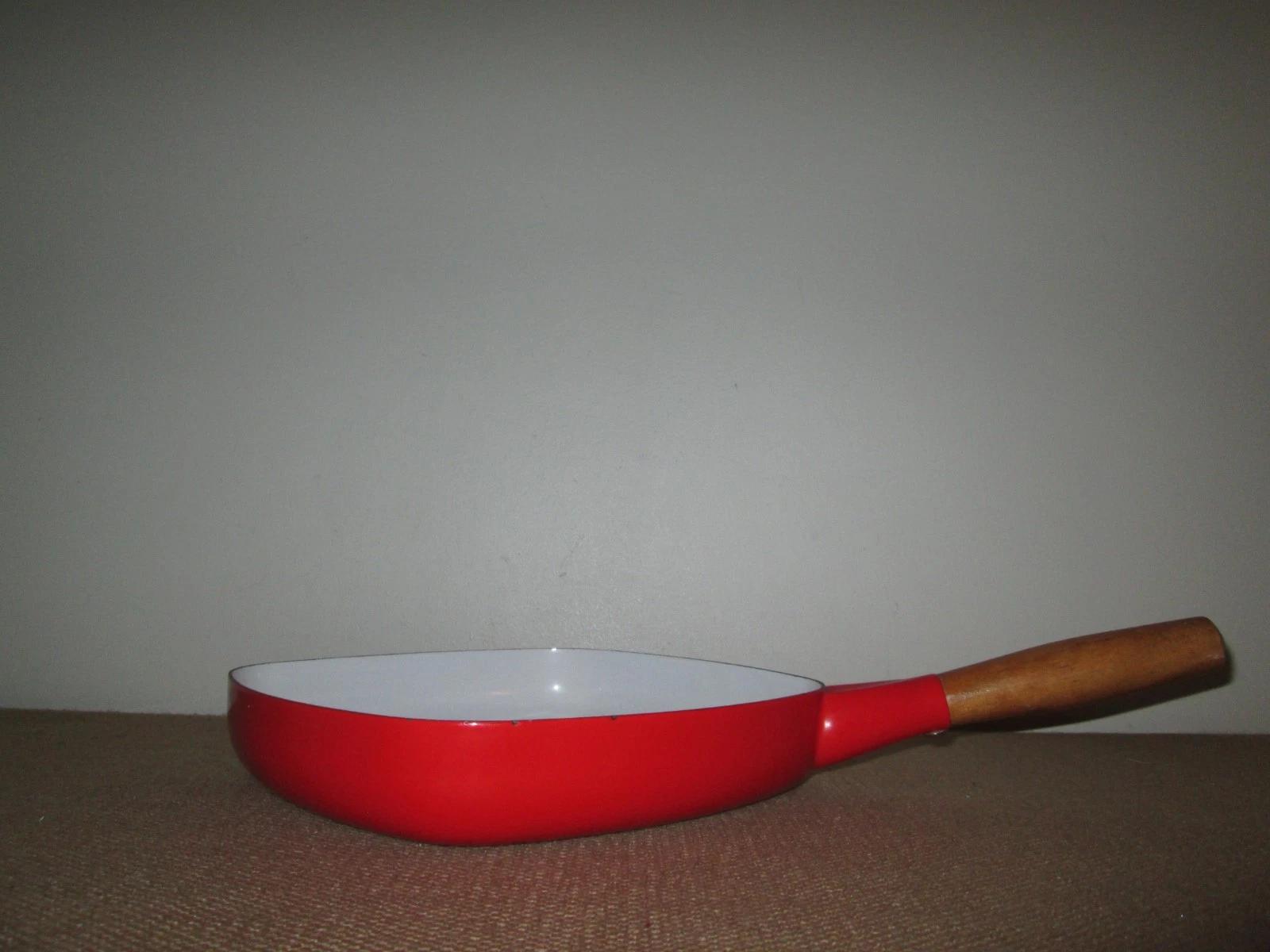 Vtg FINEL Arabia Finland Red Enamel Square Skillet Seppo Mallat Wood Handle