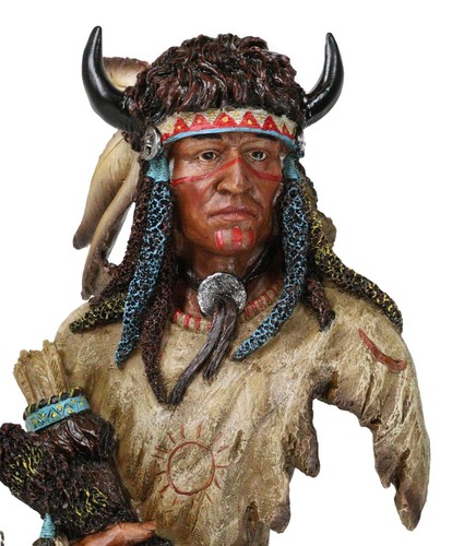 Figura busto jefe guerrero indio nativo con cuernos de búfalo y plumas - Imagen 6 de 9