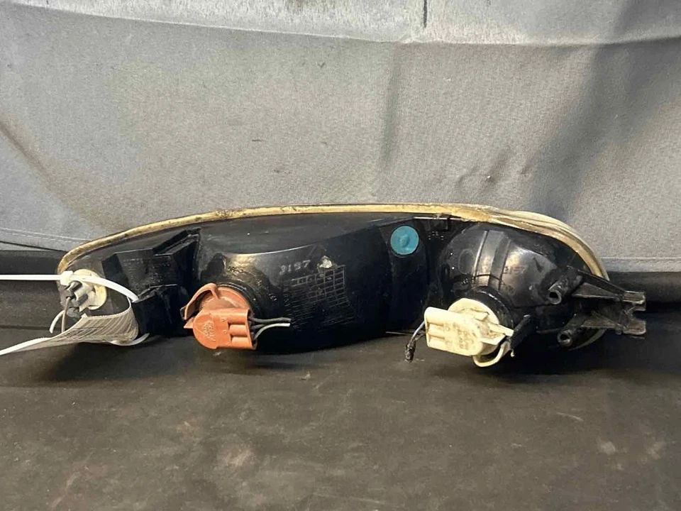 Fits 2001-2006 GMC Yukon, Left Turn Signal Light, OEM:15150999 Foto 2 de 4