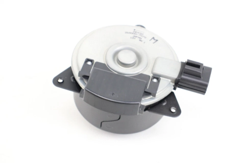 Двигатель вентилятора охлаждения двигателя 2012 Chevrolet Caprice 92251641 - Изображение 2 из 4