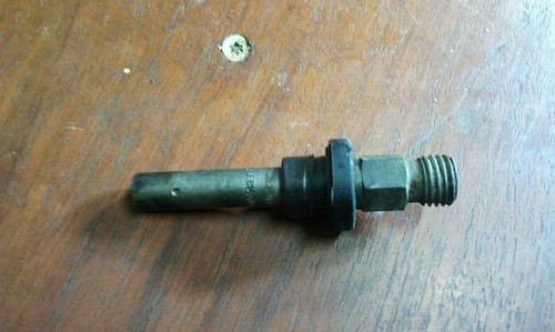 Mercedes-Benz W124 300 E 4MATIC Einspritzdüse Düse 0437502010