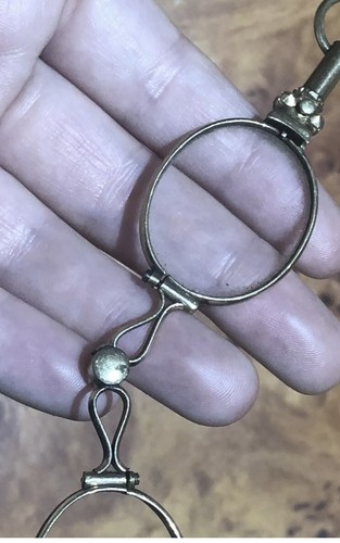 ANTIQUE LORGNETTE PINCE NEZ FOLDING SPECTACLES GOLD PLATED CAN BE HUNG ON CHAIN - Picture 7 of 7