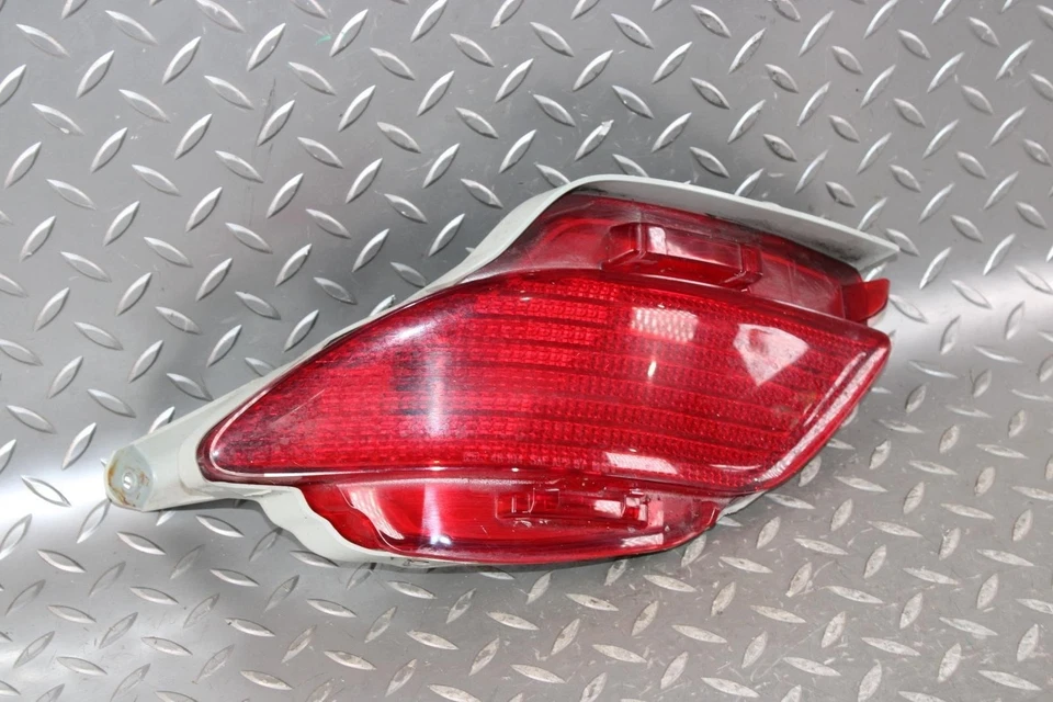10-15 RX350 Rear Back Lower Bumper Driver Side Left LH Taillamp Taillight Lamp - Изображение 2 из 4