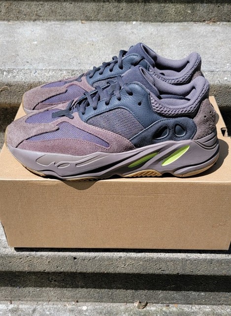 harga yeezy 700