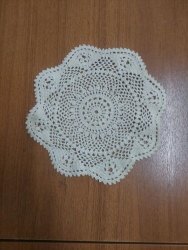  DOILEY Beige WITH HAND Crocheted 18cm 59 - Picture 1 of 5