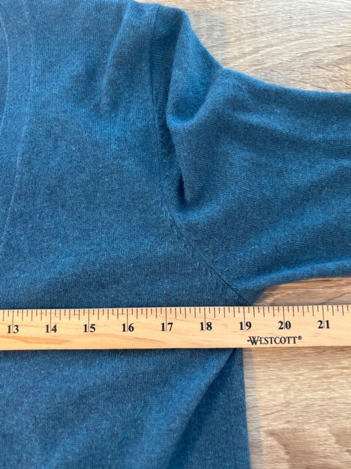 Suéter Cárdigan Aritzia Talula Mezcla Cachemir Angora Cuello en V, Talla S, Verde azulado Foto 4 de 4
