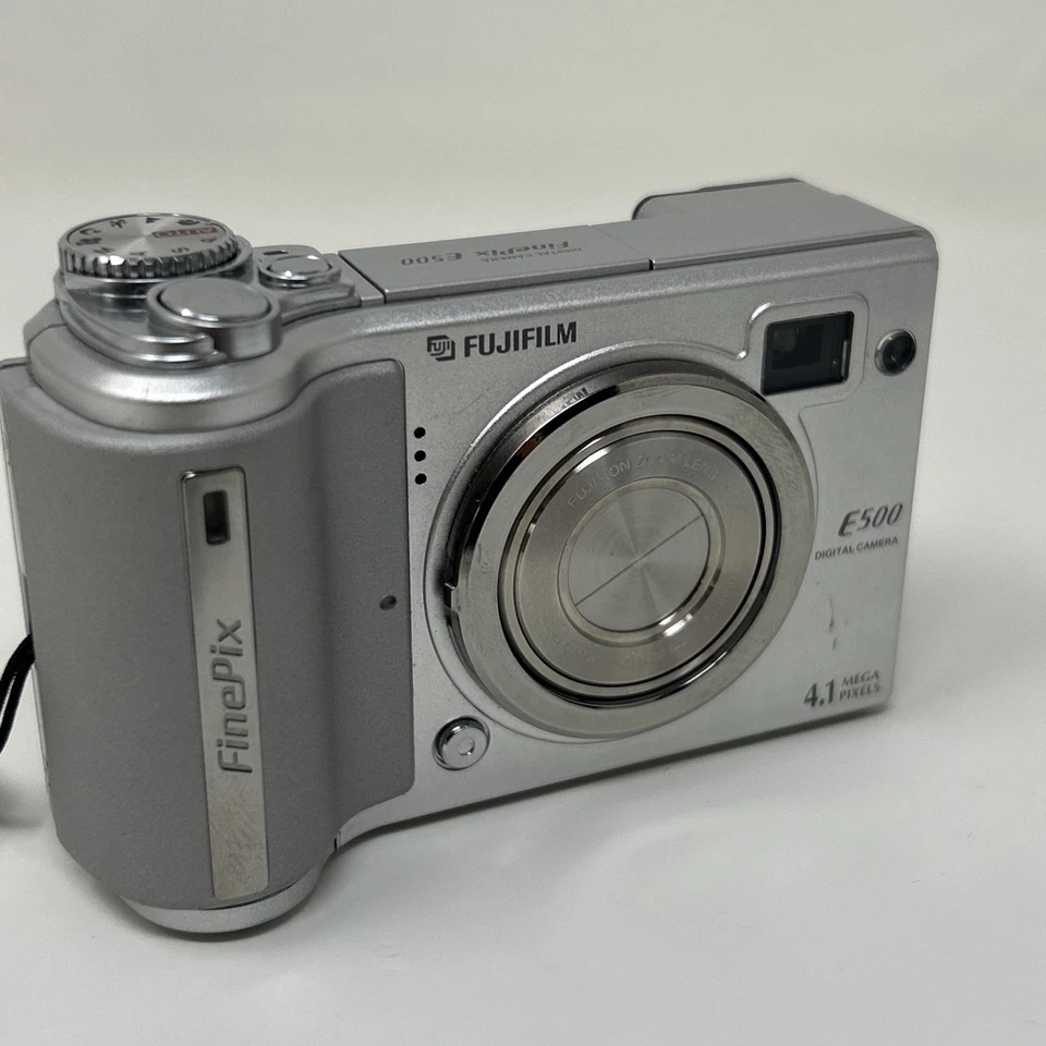 Fujifilm Finepix E Series E500 4.1MP Digital Camera Silver WORKS 16MBSD Case - Image 3 of 4