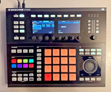 Native Instruments Maschine Studio with software