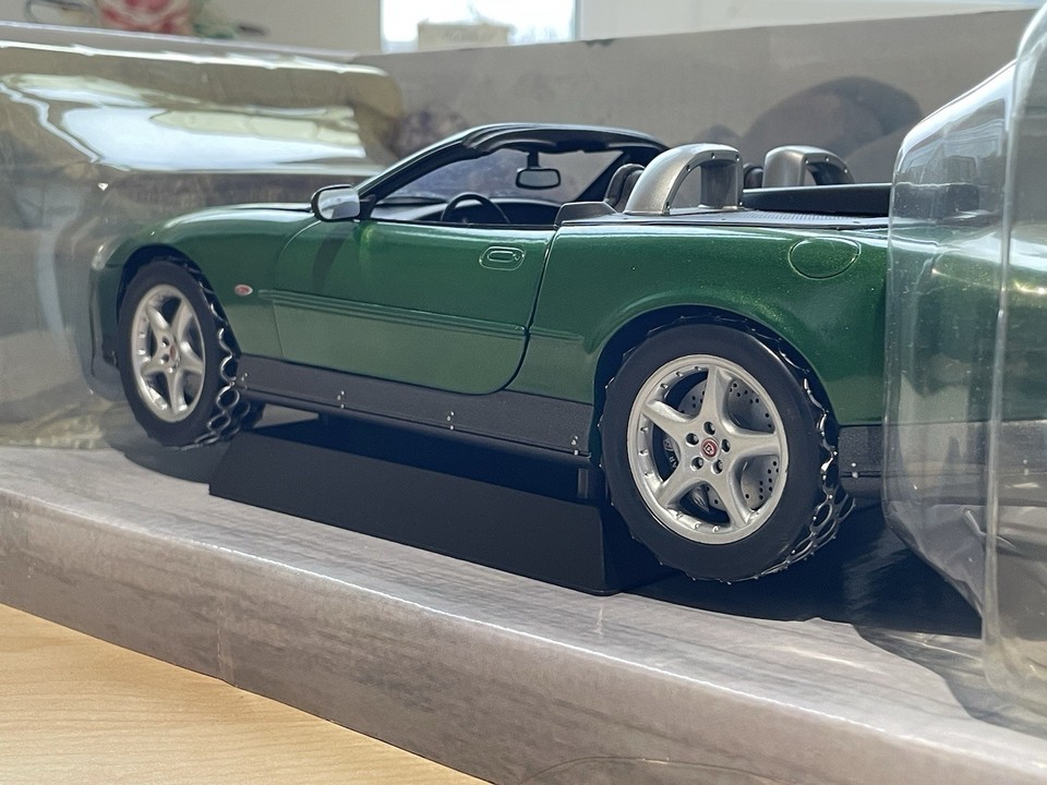 Jaguar XRK Roadster 1:18 James Bond 007 – Beanstalk, Occasion
