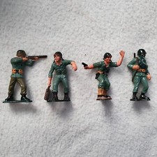 VINTAGE 1960S - "ARMY SOLDIERS" PLASTIC / HANDPAINTED X4 LOOK