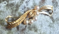 14ct gold 5 x cultured pearl brooch by Mikimoto