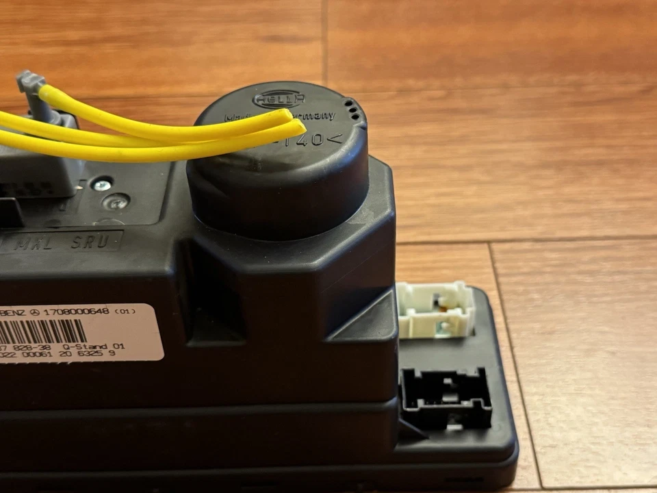 OEM 97-04 Mercedes-Benz SLK230 SLK320 SLK32 AMG Central Door Locking Vacuum Pump - Image 3 of 4