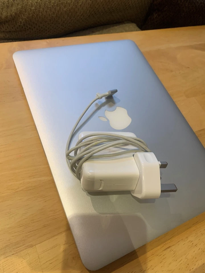 MacBook Pro (Retina, 13-inch, Late 2012 Model) - Image 2 of 3