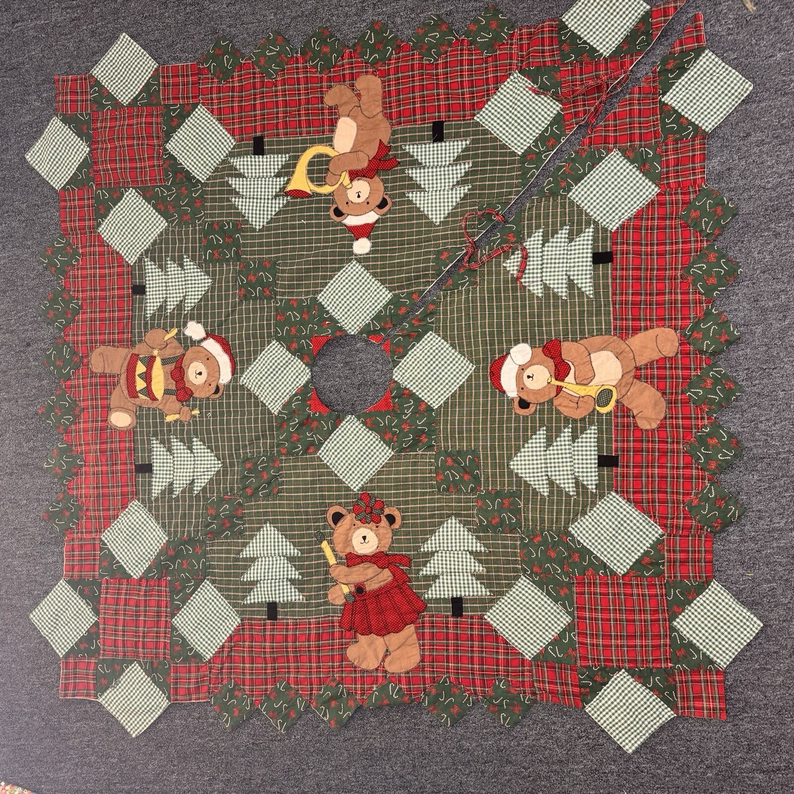 Vintage Quilted Teddy Bear Christmas Tree Skirt 41.5 Inch Square with Ties