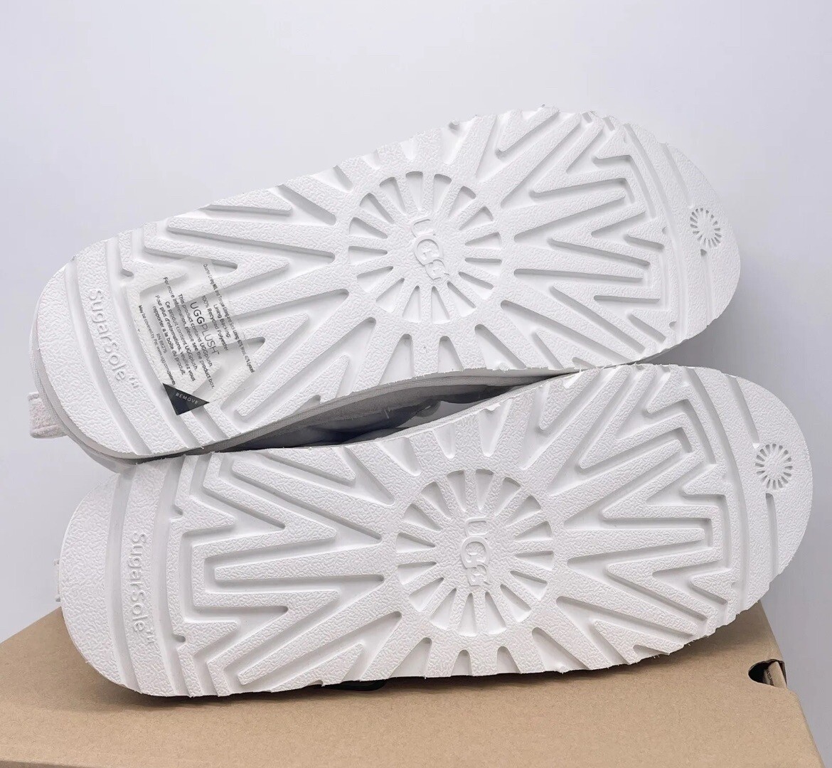 UGG 1136591 Neumel LTA Peace Camo Boot White Poppy Men's UGG 1136591 Neumel LTA Peace Camo Boot White Poppy Men's