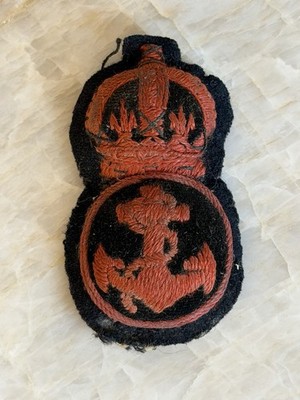 The Royal Navy - Petty Officer s King s Crown Cloth Cap Badge WWI War