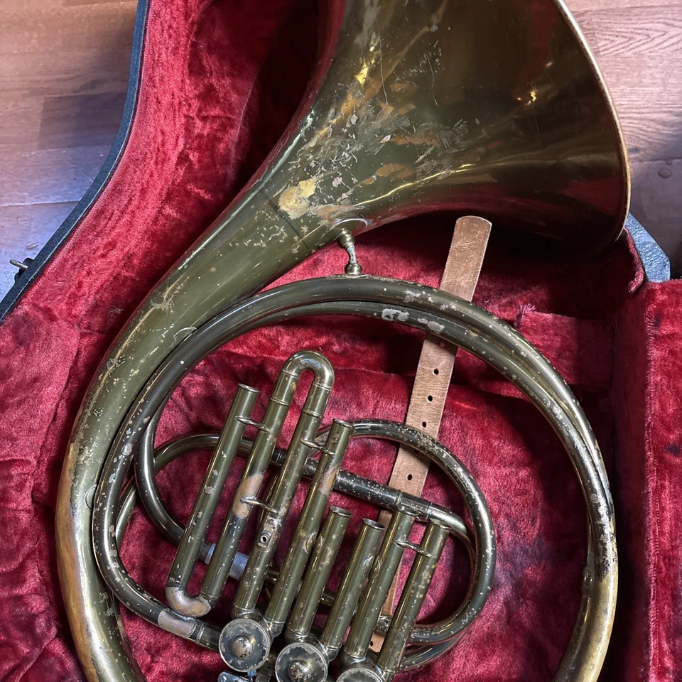 Selmer Bundy Cuerno Francés Único Latón, EE. UU., Buen Estado Con Estuche Rígido Foto 2 de 4