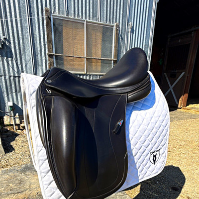 Equipe Olympia Dressage Monoflap English Dressage Saddle Black 18 