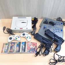 Console Sega Saturn avec 2 Virtua Gun, Virtus Stick, manettes et 5 jeux Japon