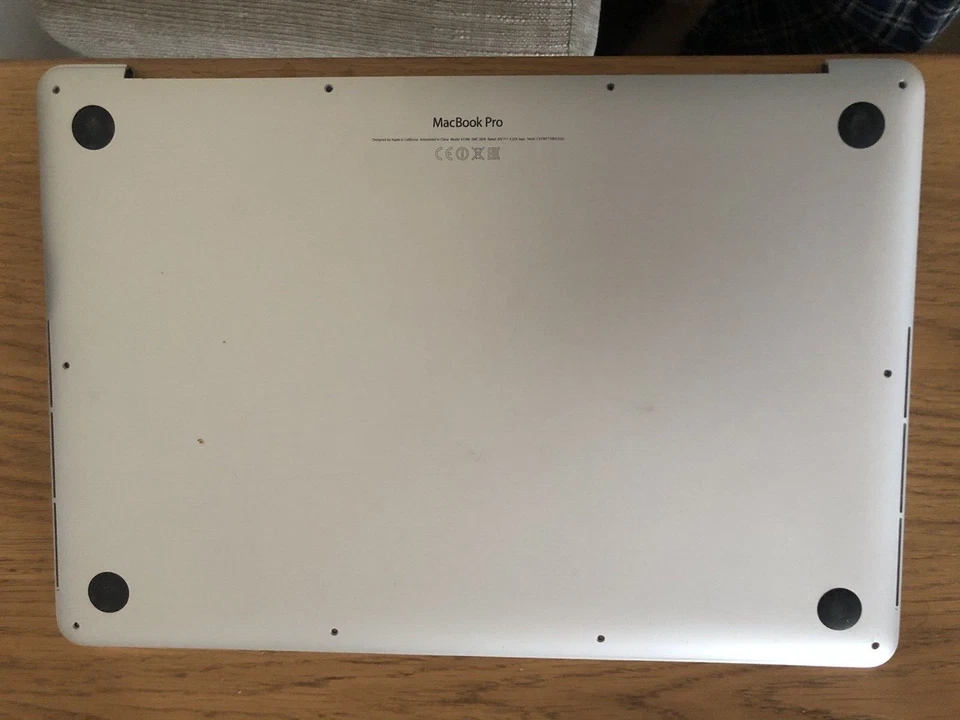 Apple MacBook Pro 15.4in TOP HOUSING - Silver - FAULTY KEYBOARD - Image 3 of 4
