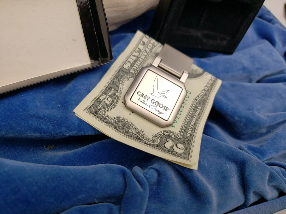 РЕДКИЙ СЕРЫЙ ГУСЬ ВОДКА L'ORANGE коллекции фирменный заказ издание деньги зажим - Изображение 2 из 4