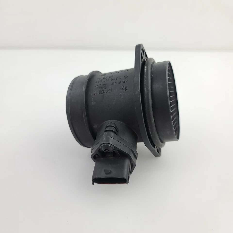 2003 Fits Volvo V70 MAF Mass Air Flow Sensor Oem 8670115 - Image 2 of 4
