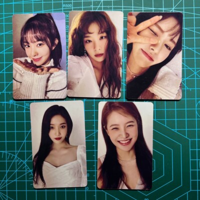 Red velvet 2022 season's greetings Irene photocard Joy Wendy Yeri