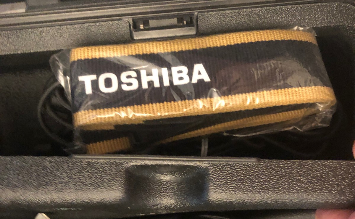 Toshiba SK-F200 Video Movie Camcorder with Case charger 2