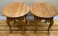 BROYHILL FURNITURE Oak Oval Accent End Table