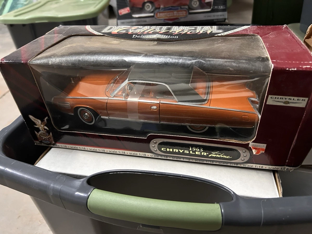 Road Signature Chrysler 1:18 Scale Diecast Cars, Trucks & Vans for