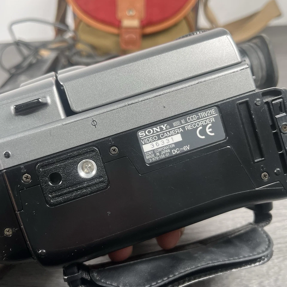 Sony Handycam CCD-TRV21E Video 8 Camcorder Vintage Vide Camera Retro READ - Image 3 of 4